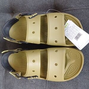 Crocs New with tag